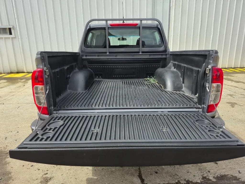 Nissan Navara Navara Se D Cab Mt 4x2 2.3 año 2023