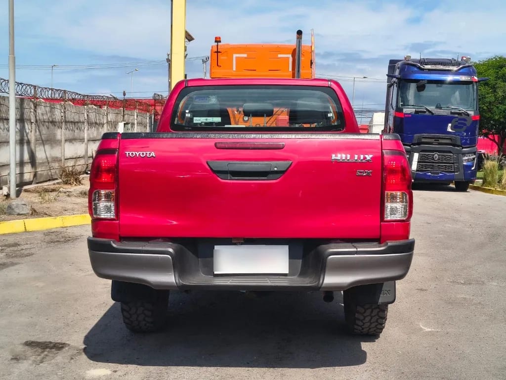 Toyota Hilux Dc 4x4 2.4 D Dx Mt año 2024