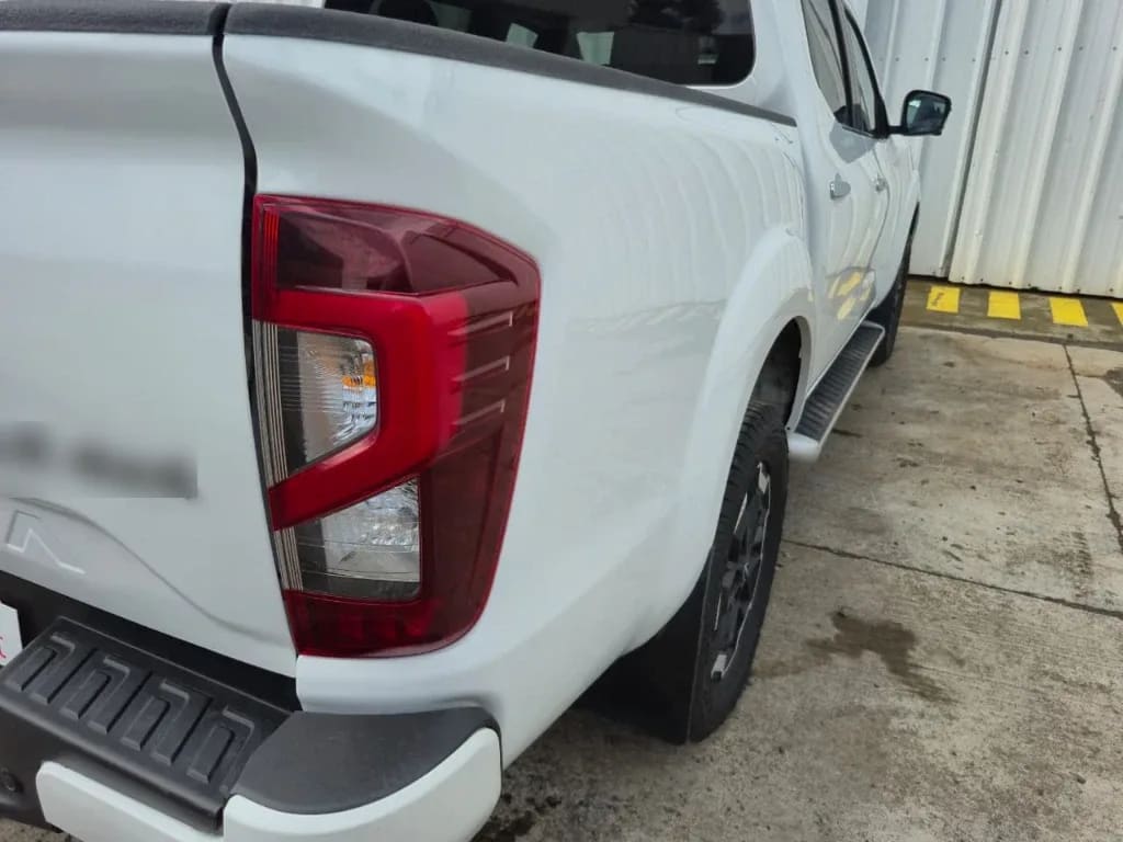 Nissan Navara Navara Le Mt Dcab Mt 4x4 2.3 año 2023