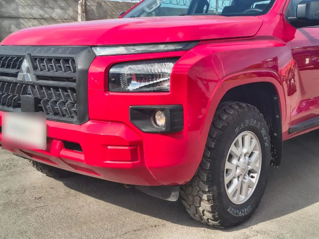 Mitsubishi L200 Katana D/c 2.4 Tdi Mt Xrt 4x4 año 2024