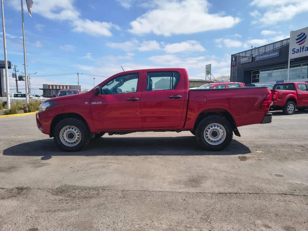 Toyota Hilux Dc 4x4 2.4 D Dx Mt año 2024