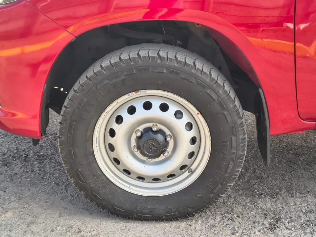 Toyota Hilux Dc 4x4 2.4 D Dx Mt año 2024