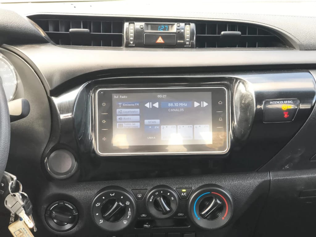 Toyota Hilux Dc 4x4 2.4 D Dx Mt año 2024
