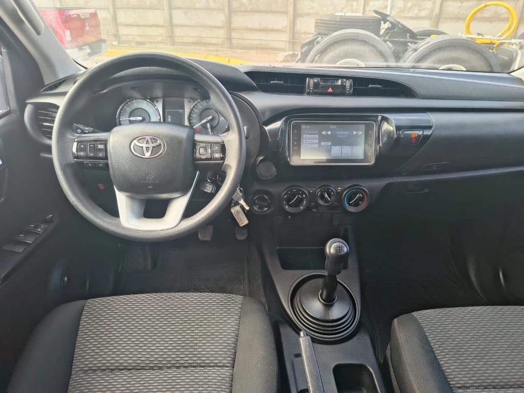 Toyota Hilux Dc 4x4 2.4 D Dx Mt año 2024