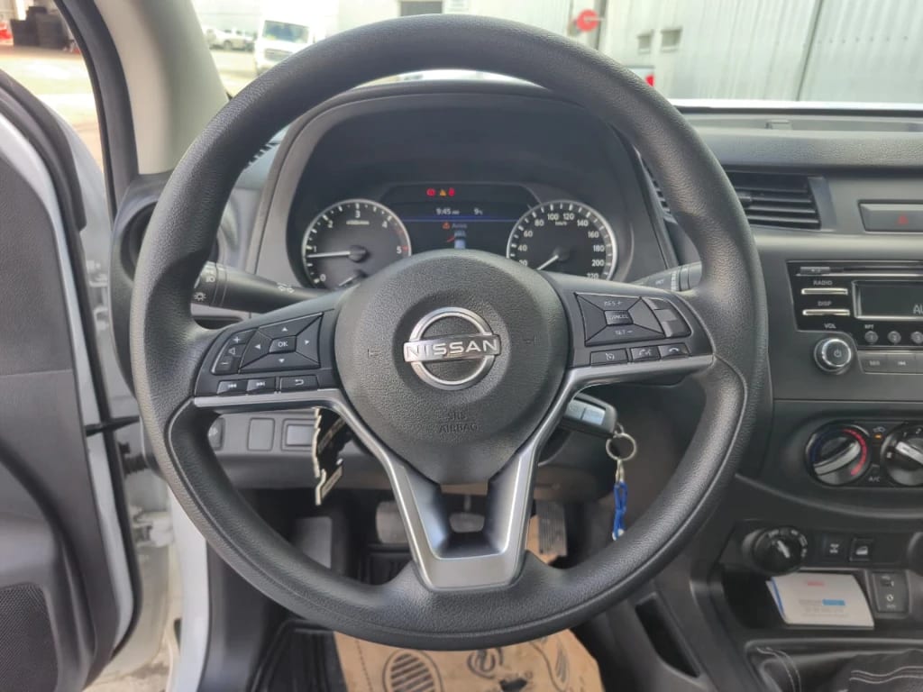 Nissan Navara Navara Se D Cab Mt 4x4 2.3 año 2023