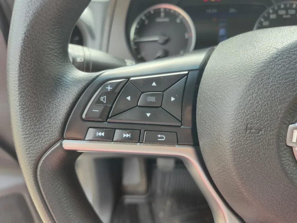 Nissan Navara Navara Se D Cab Mt 4x2 2.3 año 2023