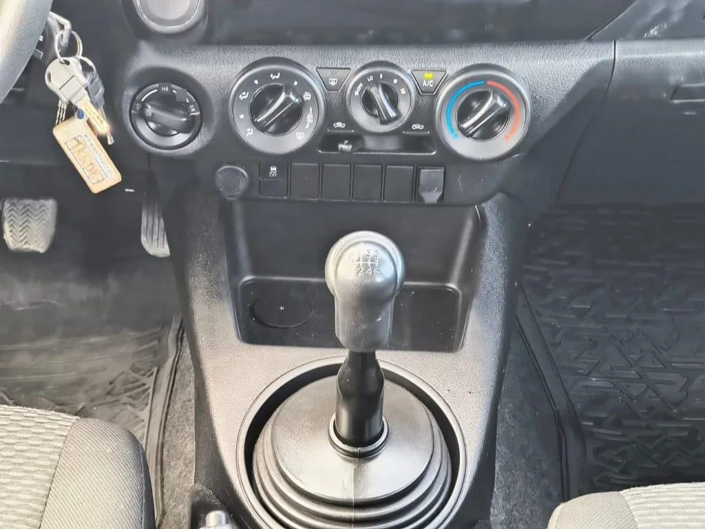 Toyota Hilux Dc 4x4 2.4 D Dx Mt año 2024