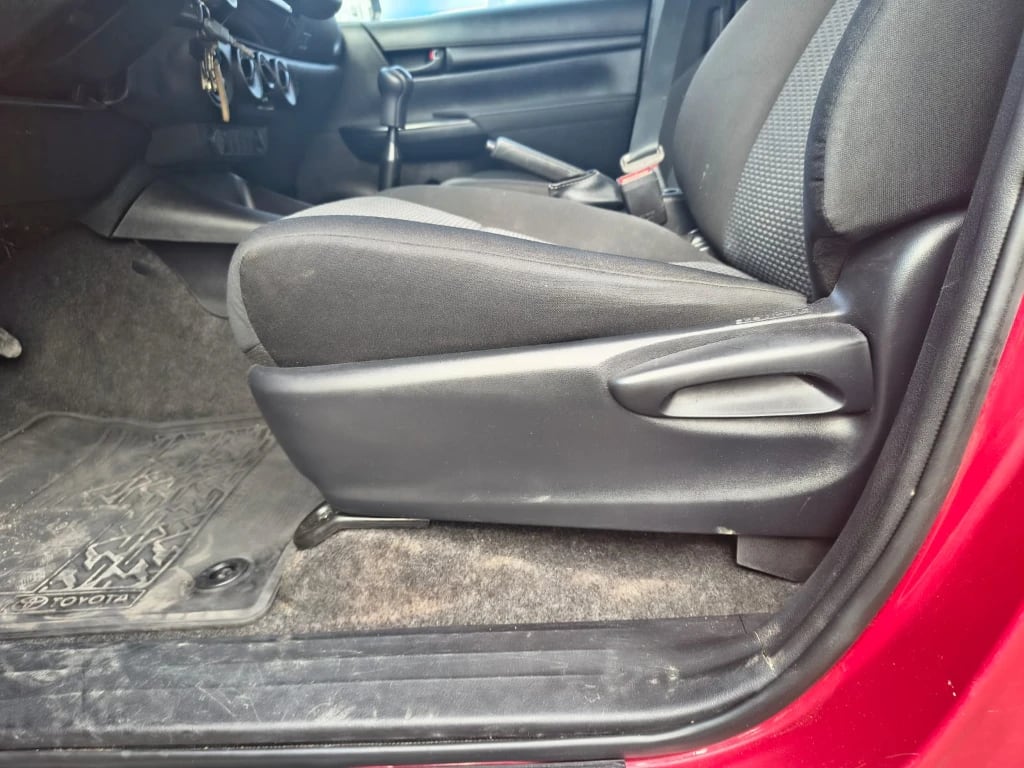 Toyota Hilux Dc 4x4 2.4 D Dx Mt año 2024