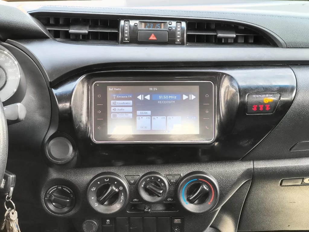 Toyota Hilux Dc 4x4 2.4 D Dx Mt año 2024