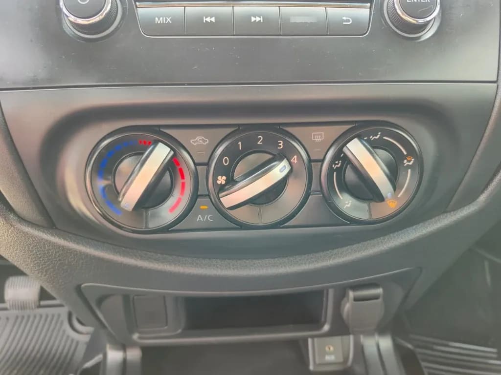 Nissan Navara Navara Se D Cab Mt 4x2 2.3 año 2023