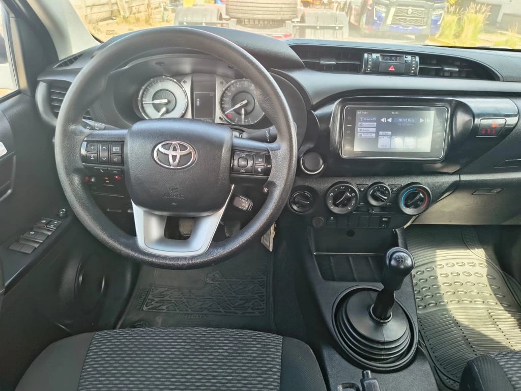 Toyota Hilux Dc 4x4 2.4 D Dx Mt año 2024