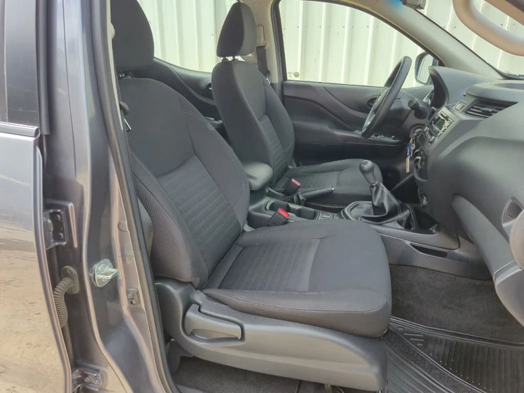 Nissan Navara Navara Se D Cab Mt 4x2 2.3 año 2023