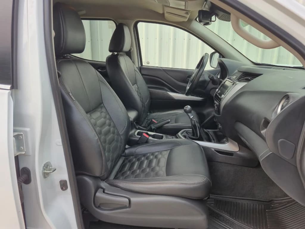 Nissan Navara Navara Le Mt Dcab Mt 4x4 2.3 año 2023