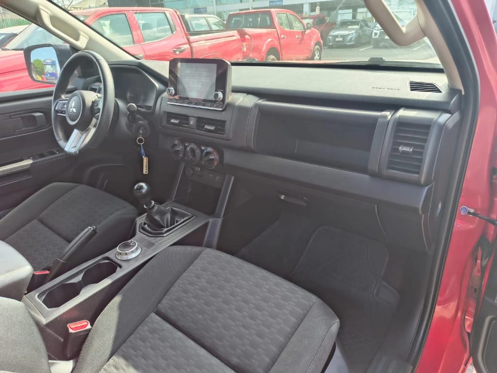 Mitsubishi L200 Katana D/c 2.4 Tdi Mt Xrt 4x4 año 2024
