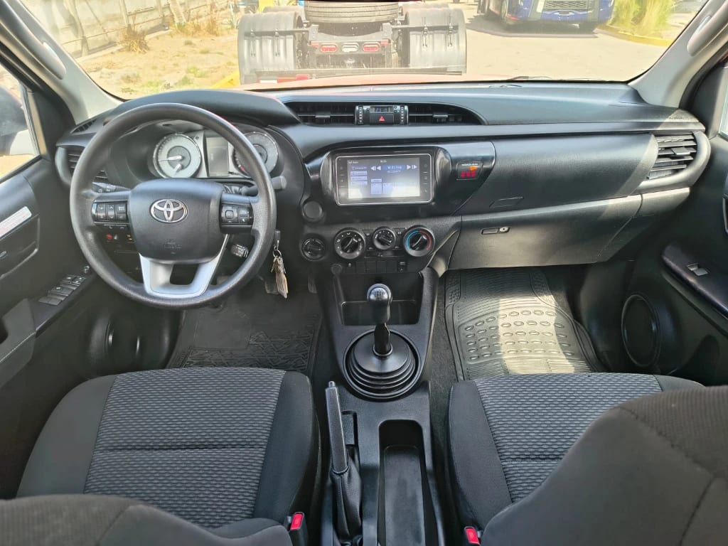 Toyota Hilux Dc 4x4 2.4 D Dx Mt año 2024