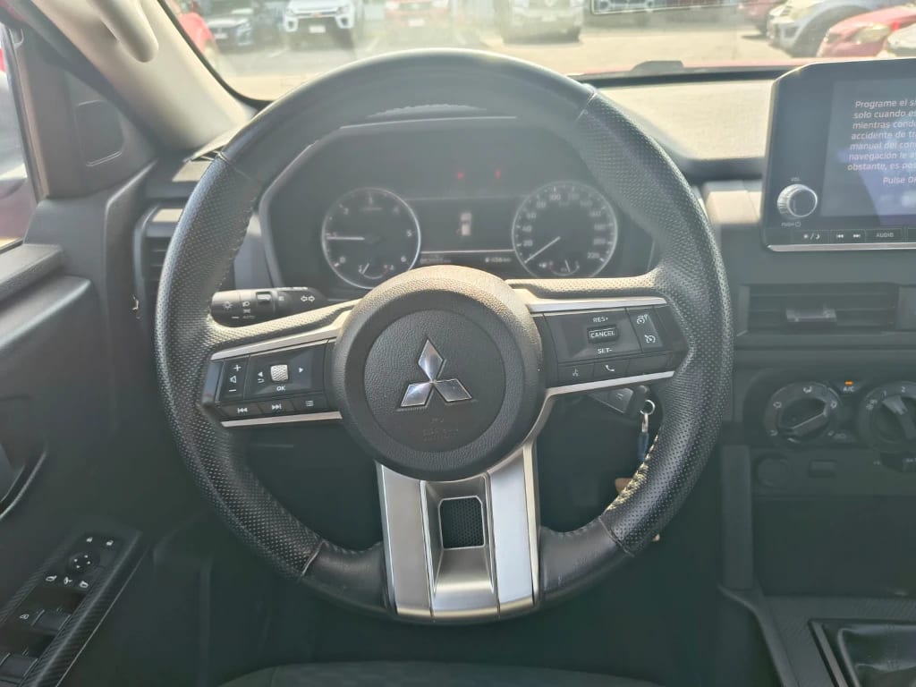 Mitsubishi L200 Katana D/c 2.4 Tdi Mt Xrt 4x4 año 2024