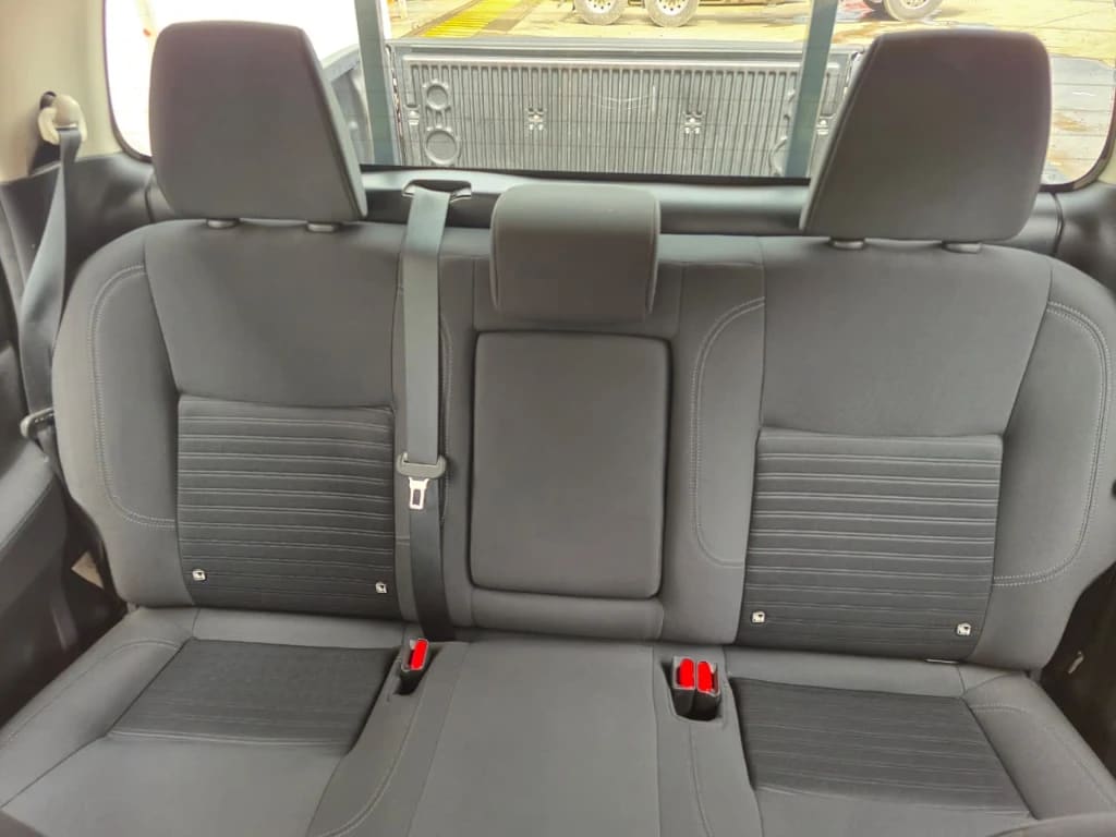 Nissan Navara Navara Se D Cab Mt 4x2 2.3 año 2023