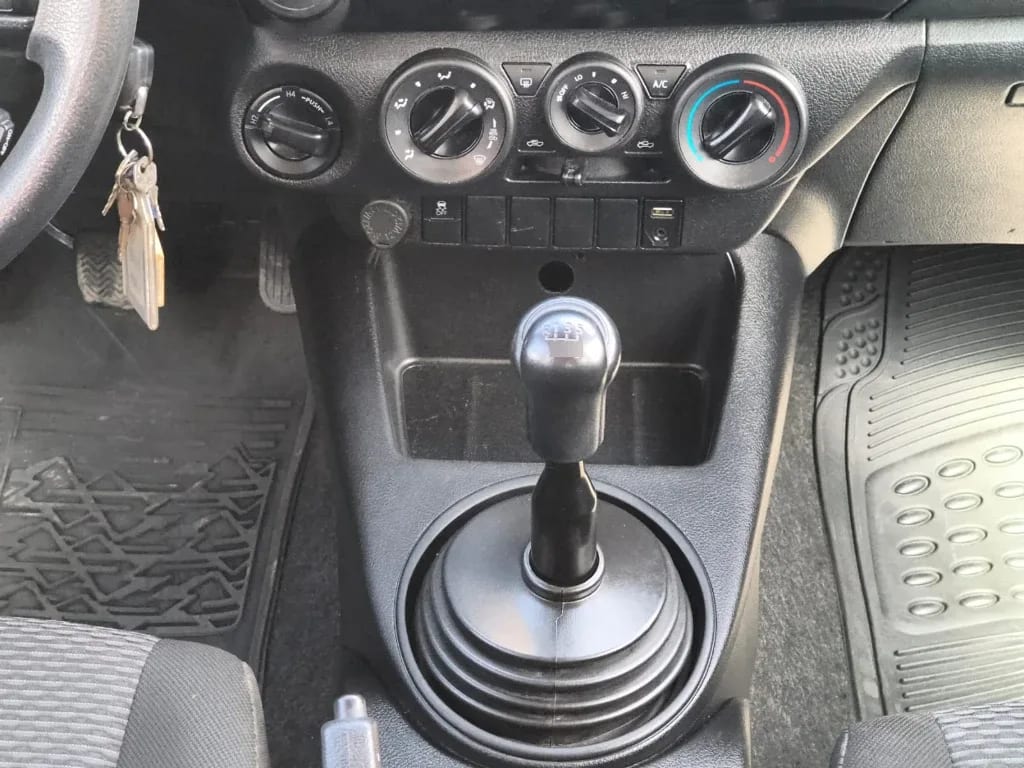 Toyota Hilux Dc 4x4 2.4 D Dx Mt año 2024