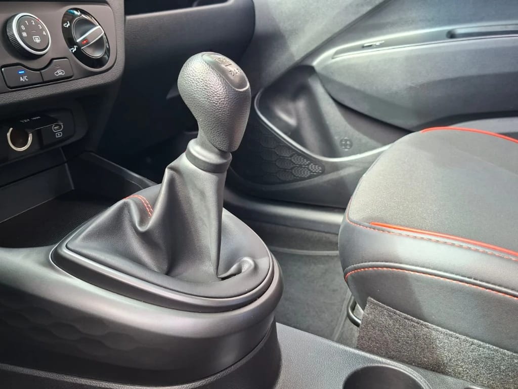 Hyundai Grand I10 Ai3 Hb 1.2 Mt Plus año 2025