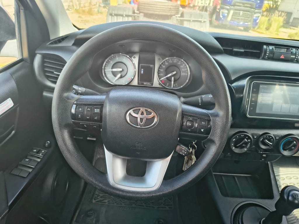 Toyota Hilux Dc 4x4 2.4 D Dx Mt año 2024