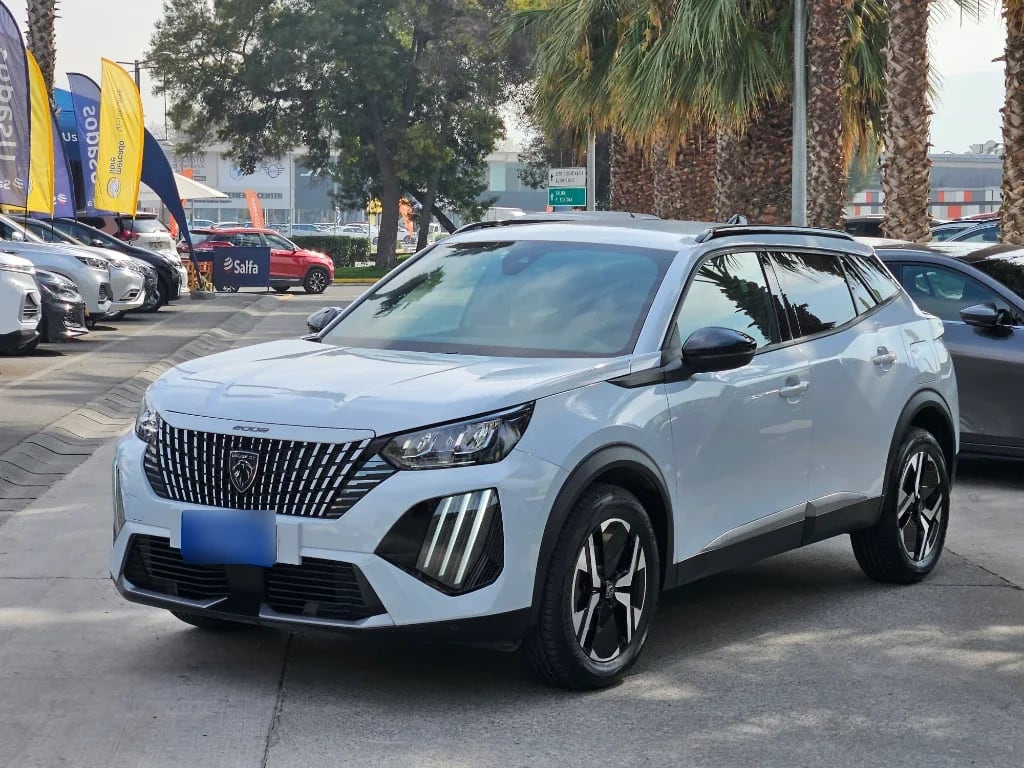 Peugeot 2008 1.2 Allure Pack Puretech 130hp 4x2 Mt 5p año 2025 Peugeot 2008 1.2 Allure Pack Puretech 130hp 4x2 Mt 5p año 2025