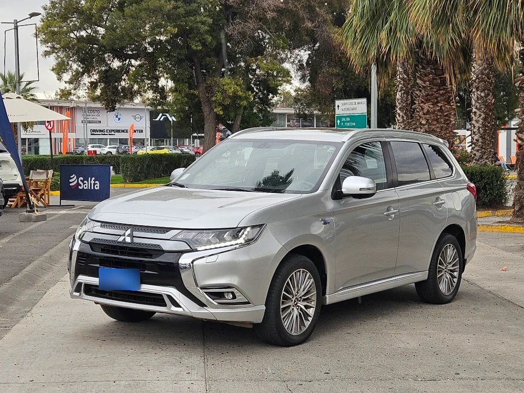 Mitsubishi Outlander 2.0 Phev Hybrid 4x4 At 5p año 2020 Mitsubishi Outlander 2.0 Phev Hybrid 4x4 At 5p año 2020
