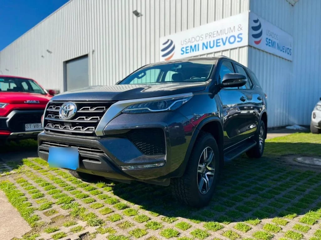 Toyota Fortuner 2.8 Sr5 Tdi Diesel 4x4 At 5p año 2024 Toyota Fortuner 2.8 Sr5 Tdi Diesel 4x4 At 5p año 2024