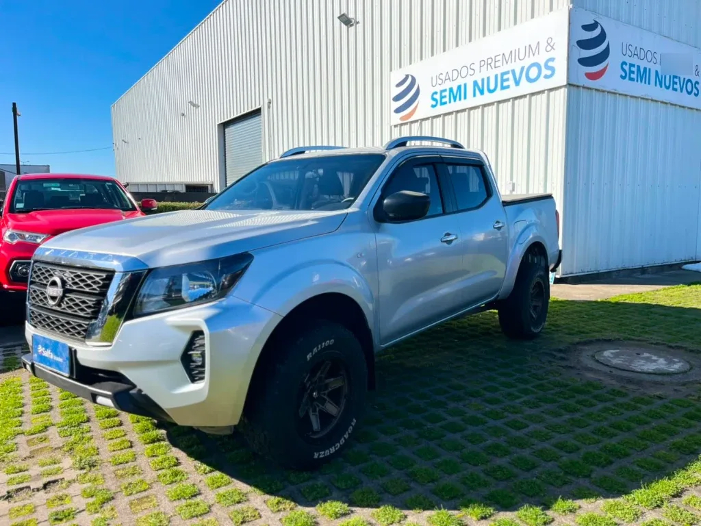 Nissan Navara D Cab Mt 4x4 2.3 año 2023 Nissan Navara D Cab Mt 4x4 2.3 año 2023