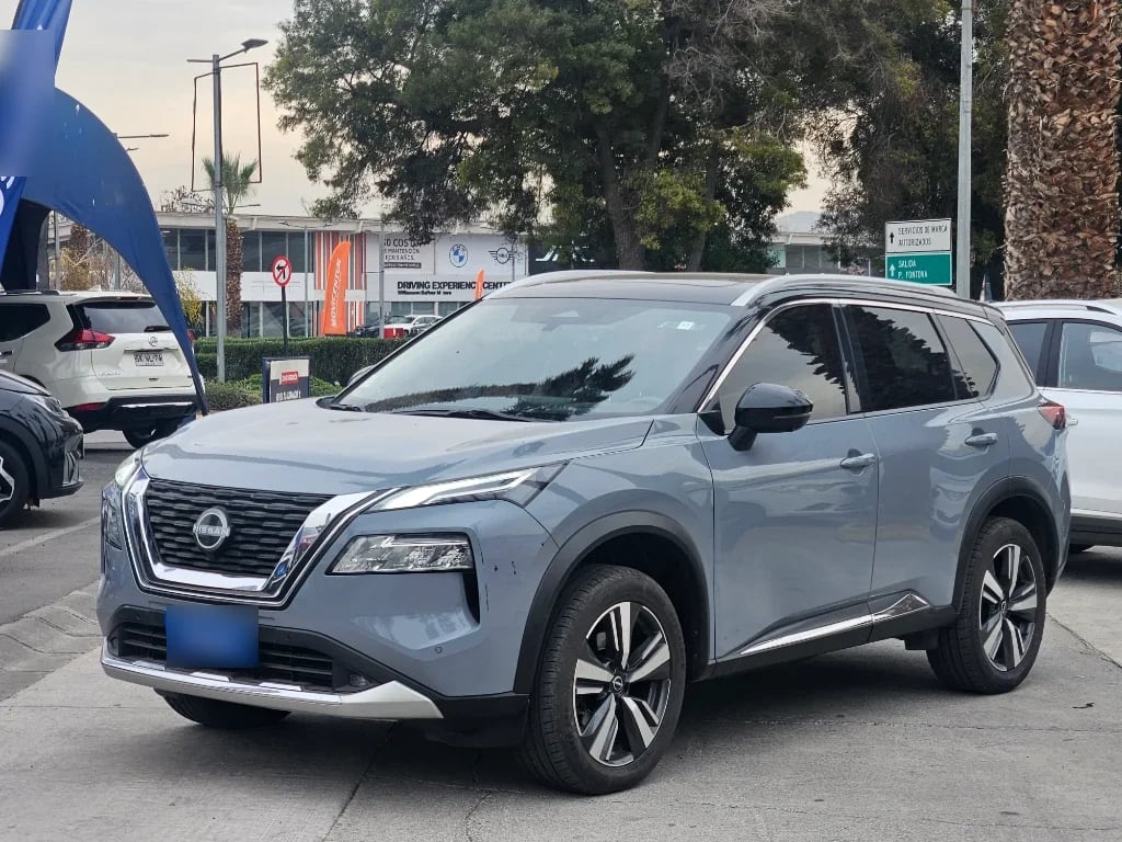 Nissan X-Trail 2.5 Exclusive 4x4 3row Cvt At 5p año 2023 Nissan X-Trail 2.5 Exclusive 4x4 3row Cvt At 5p año 2023