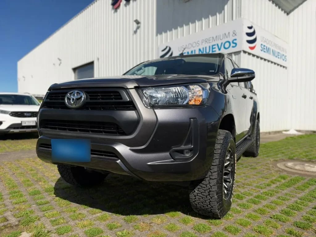 Toyota Hilux 2.8 Sr Mt 4x4 Diesel año 2026