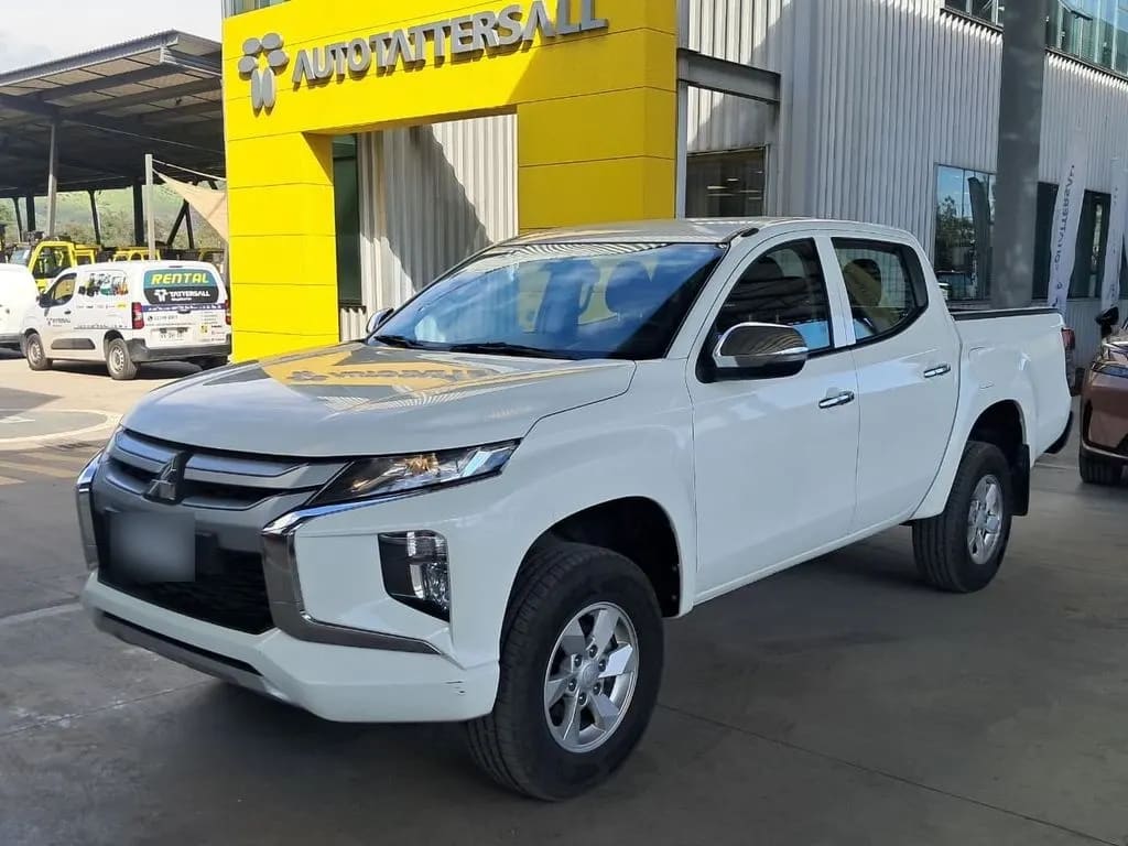Mitsubishi L200 Katana 2.4 Cr Mt 4x2 año 2021 Mitsubishi L200 Katana 2.4 Cr Mt 4x2 año 2021
