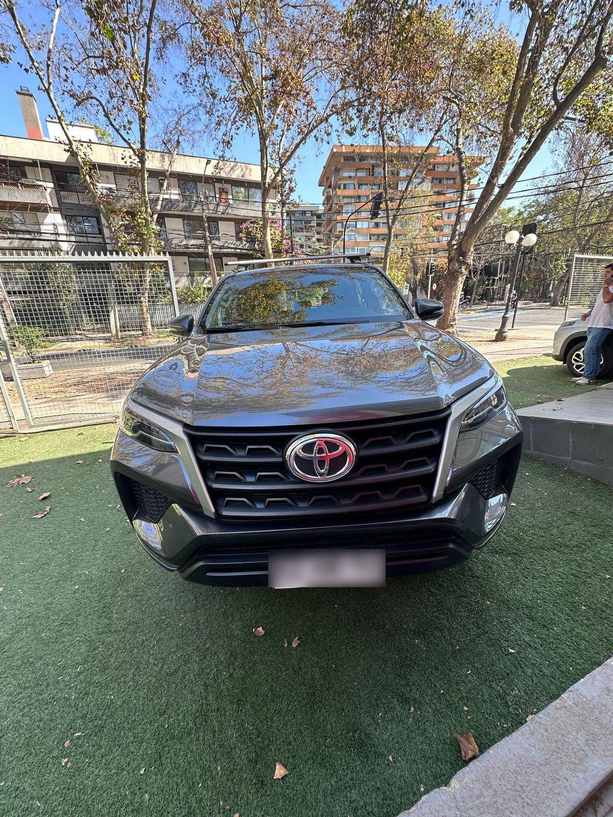 TOYOTA FORTUNER 2.7 LTS STATION WAGON 5P T/A 2.7 Sr5 4x2 At 5p año 2022 TOYOTA FORTUNER 2.7 LTS STATION WAGON 5P T/A 2.7 Sr5 4x2 At 5p año 2022