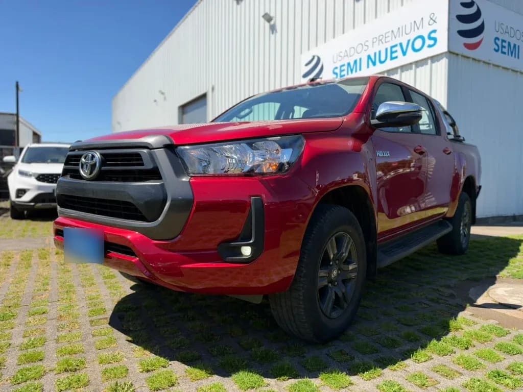 Toyota Hilux 2.4 Sr Mt 4x2 Diesel año 2023