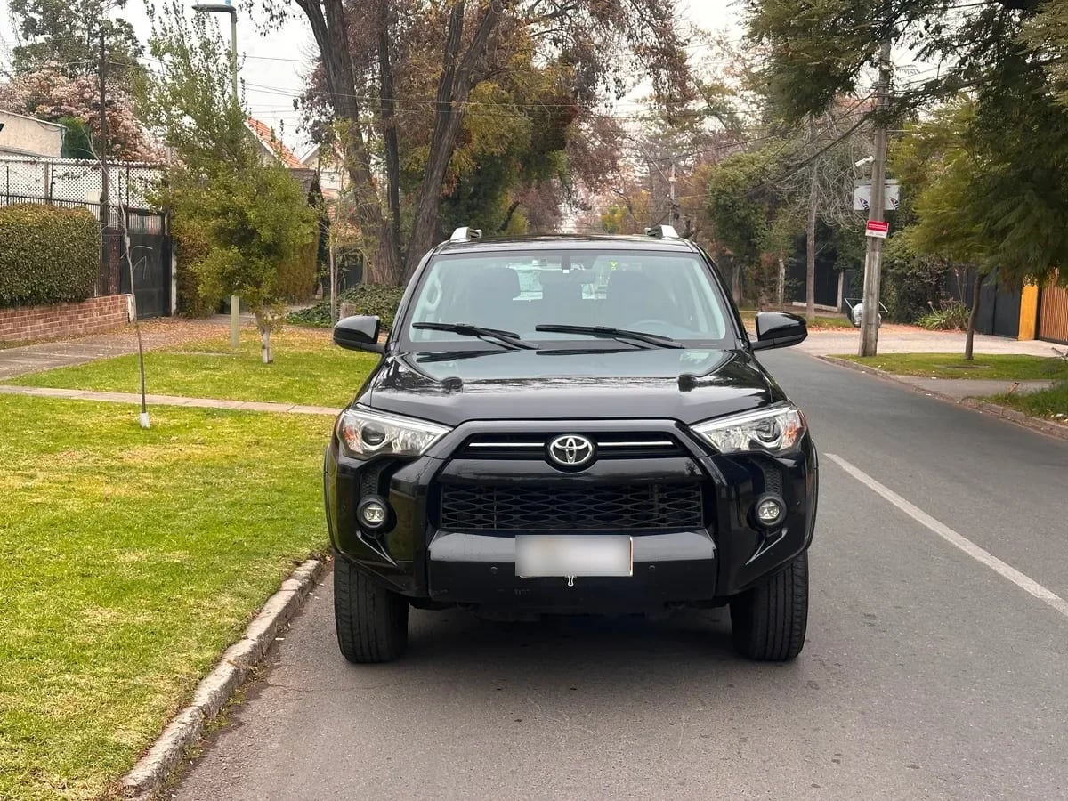 TOYOTA 4RUNNER 4.0 Sr5 At 4x2 año 2021 TOYOTA 4RUNNER 4.0 Sr5 At 4x2 año 2021