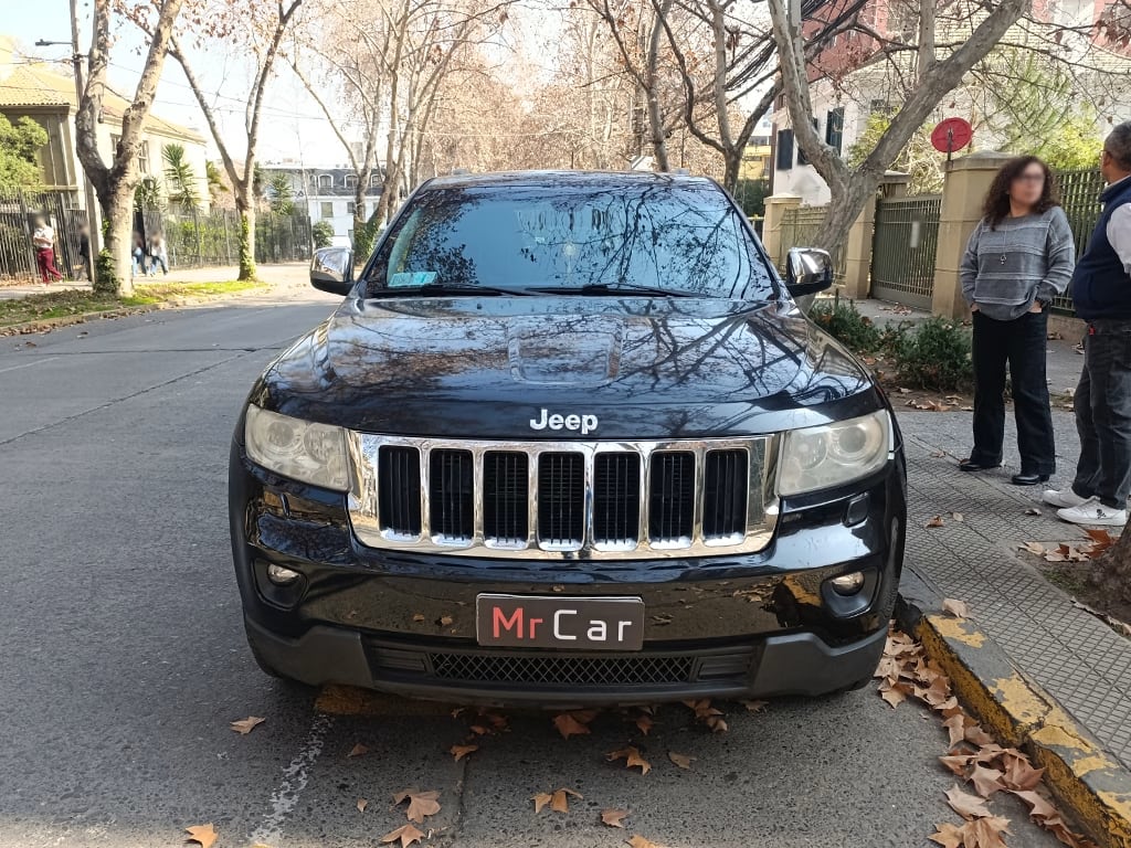 Jeep Grand Cherokee Laredo 4x4 año 2012