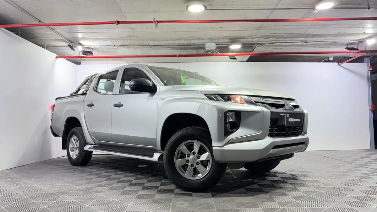 Mitsubishi L200 2.4 Td Work Cr Wf Mt 4x2 Diesel año 2023 Mitsubishi L200 2.4 Td Work Cr Wf Mt 4x2 Diesel año 2023