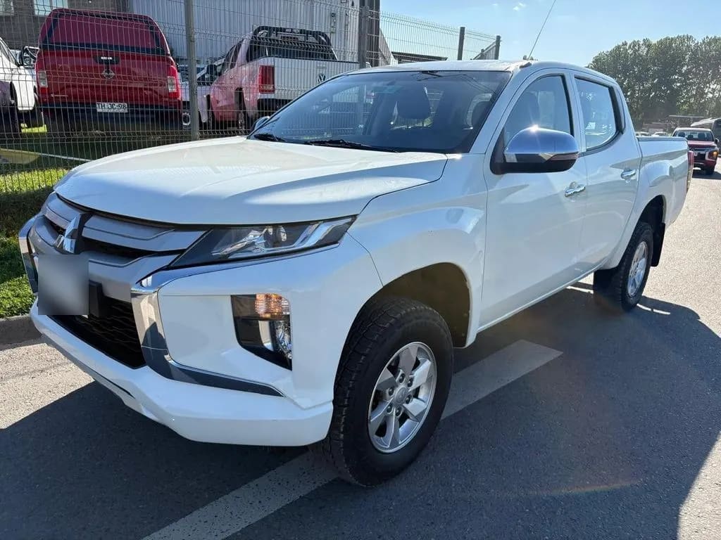 Mitsubishi L200 Cr Katana 4x2 año 2023 Mitsubishi L200 Cr Katana 4x2 año 2023