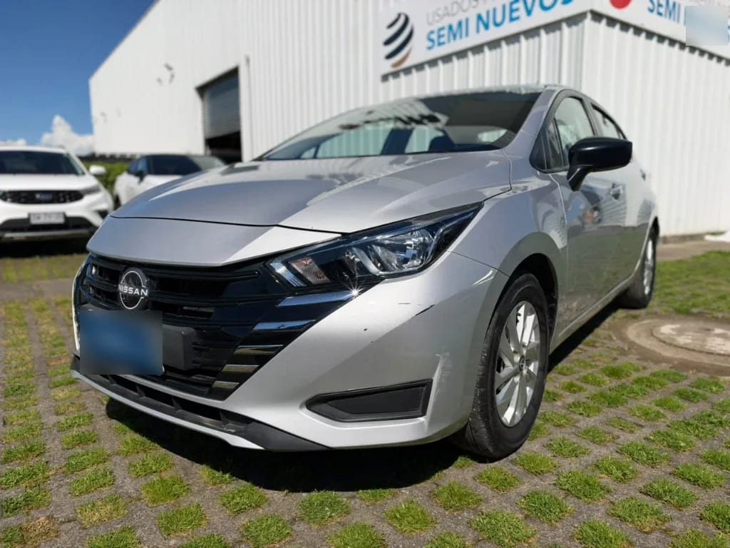 Nissan Versa 1.6 Sense 4x2 Mt 4p año 2025
