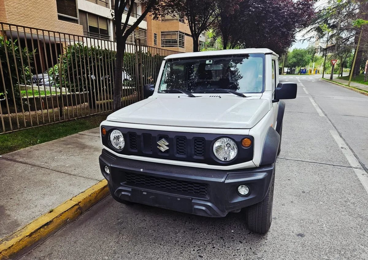 SUZUKI JIMNY 1.5 Gl Mt 4x4 año 2022 SUZUKI JIMNY 1.5 Gl Mt 4x4 año 2022