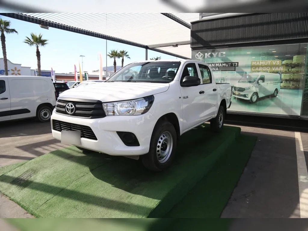 Toyota Hilux Dx Mt 4x2 2.4 año 2024 Toyota Hilux Dx Mt 4x2 2.4 año 2024