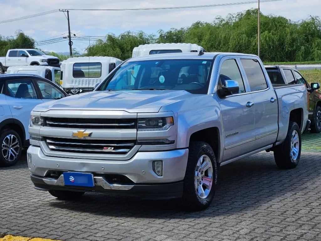Chevrolet Silverado 5.3 Ltz Cc Z71 At 4x4 año 2019 Chevrolet Silverado 5.3 Ltz Cc Z71 At 4x4 año 2019