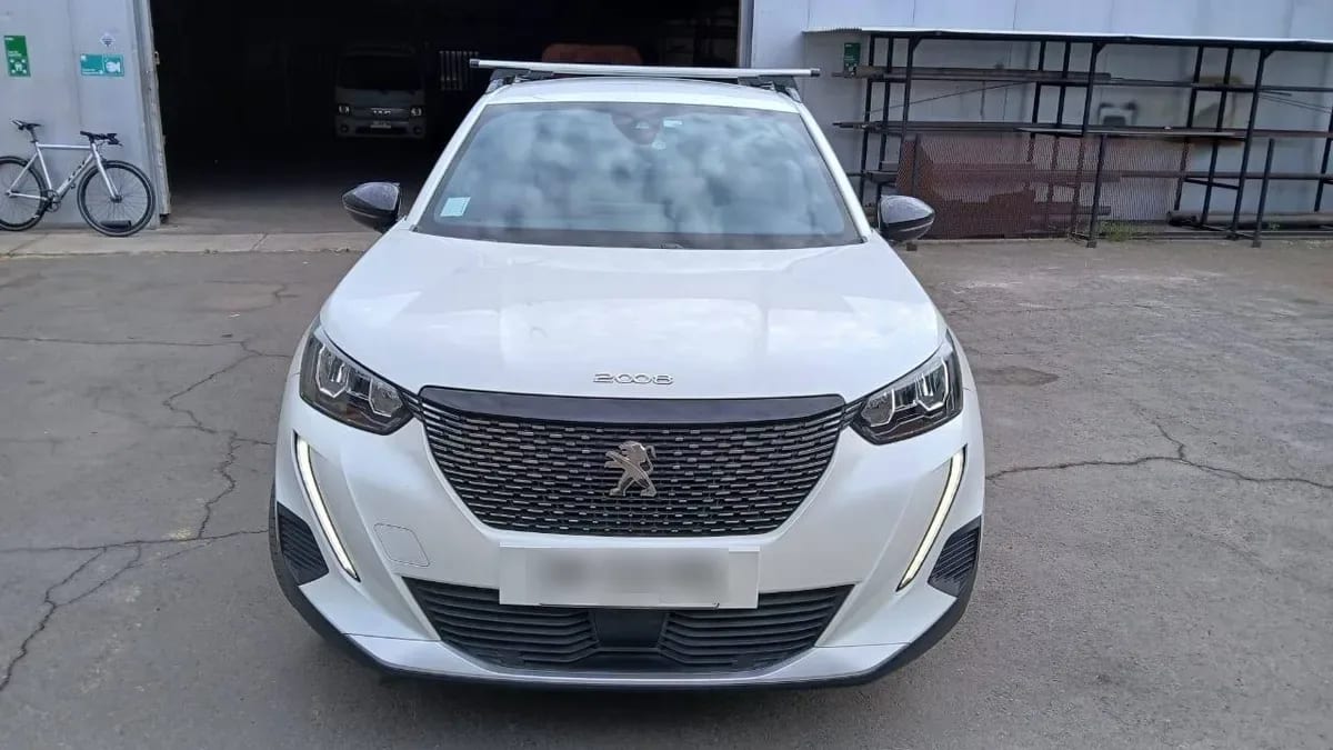 PEUGEOT 2008 1.2 Allure Pack Puretech 130 Mt año 2023 PEUGEOT 2008 1.2 Allure Pack Puretech 130 Mt año 2023