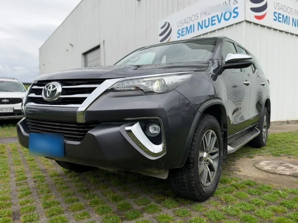 Toyota Fortuner 2.8 Srx Dcb10 At 4x4 Diesel año 2019 Toyota Fortuner 2.8 Srx Dcb10 At 4x4 Diesel año 2019