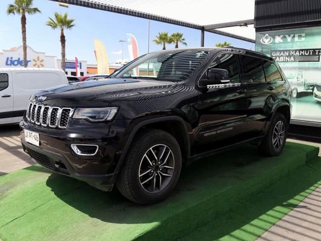Jeep Grand Cherokee 3.6 Laredo 4x2 At 5p año 2020