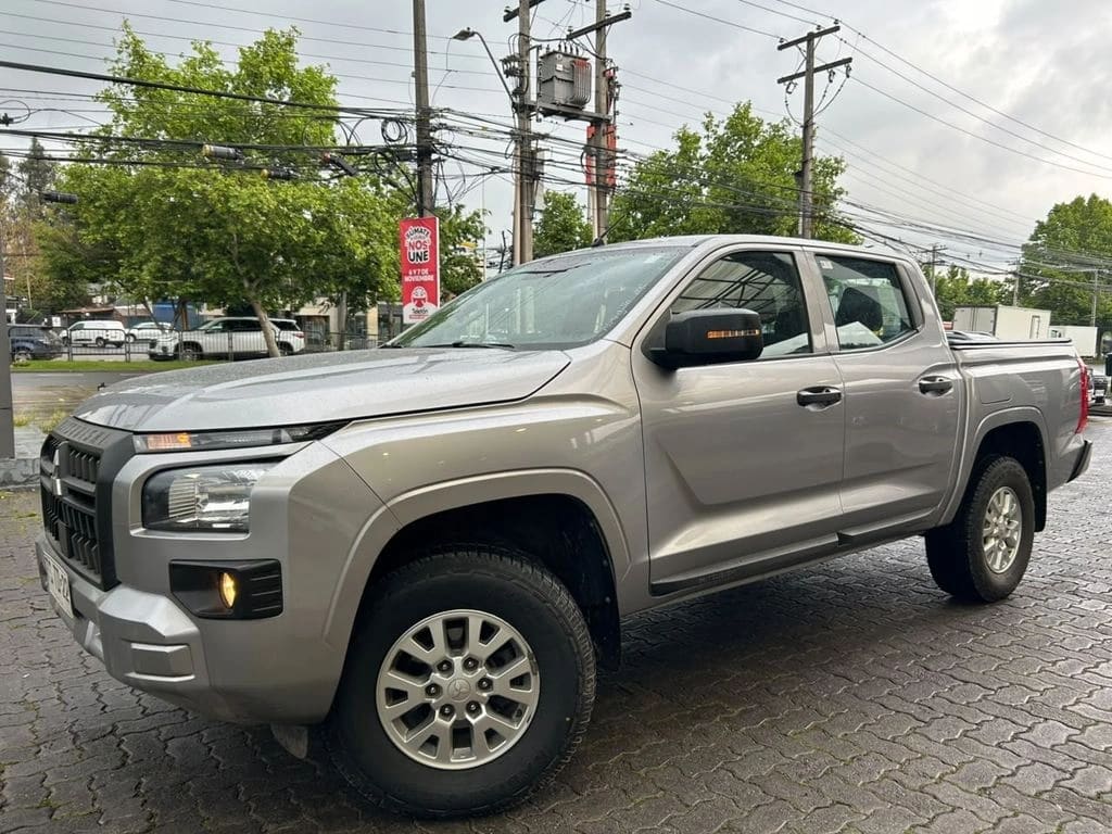 Mitsubishi L200 Katana Xrt 4x4 2.4 año 2025