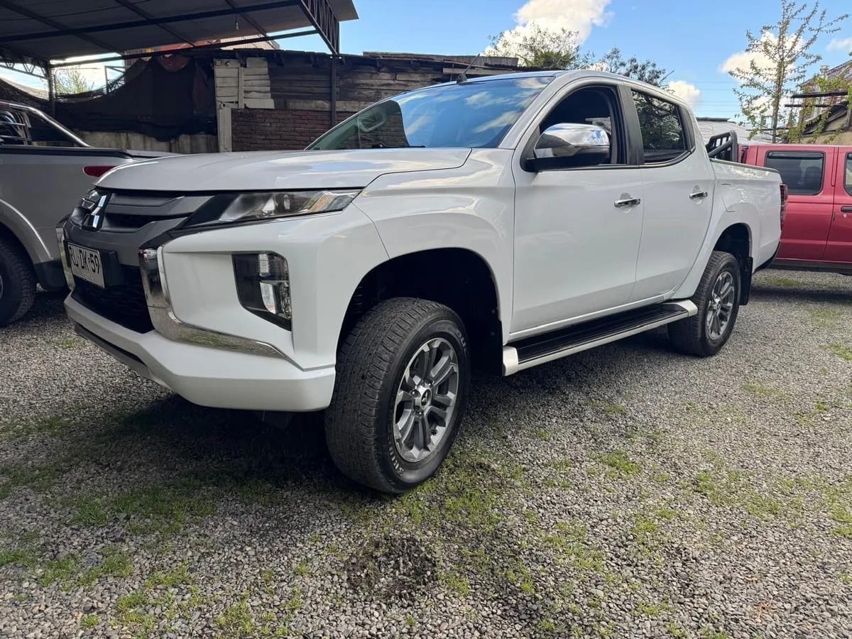 MITSUBISHI L200 2.4 Td Dakar Crs Hp Mt 4x4 Diesel año 2022