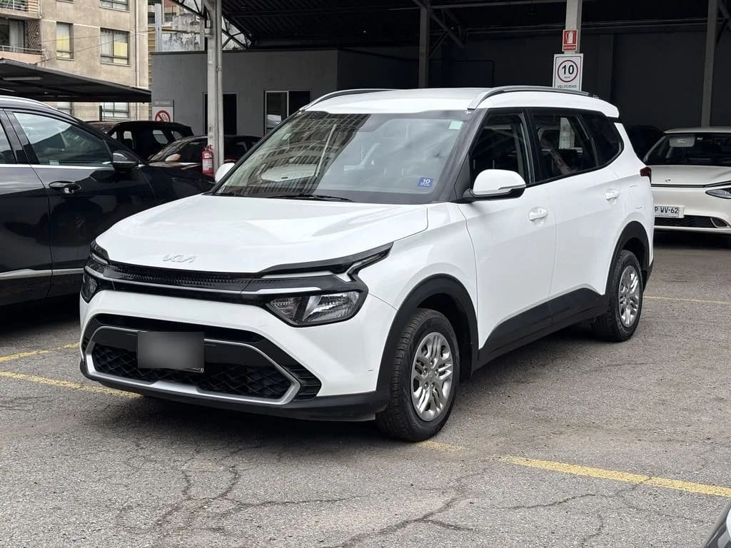 Kia Carens Lx 1.5l 6mt 7p año 2024