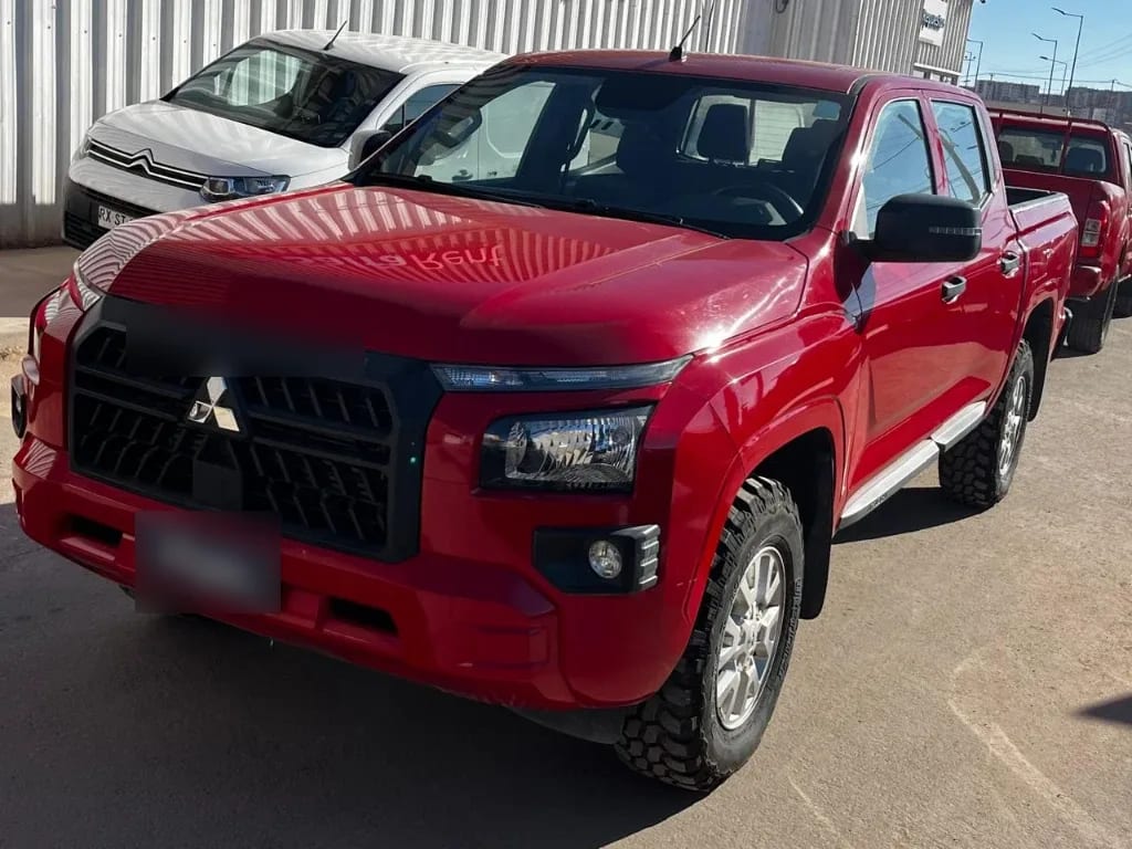 Mitsubishi L200 Katana D/c 2.4 Tdi Mt Xrt 4x4 año 2024