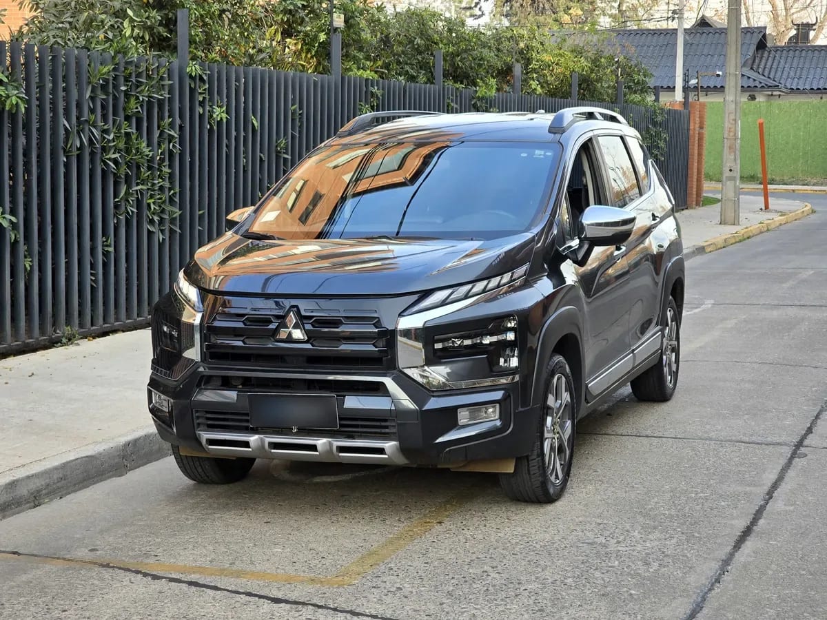 Mitsubishi Xpander Cross 4x2 1.5 At año 2024 Mitsubishi Xpander Cross 4x2 1.5 At año 2024