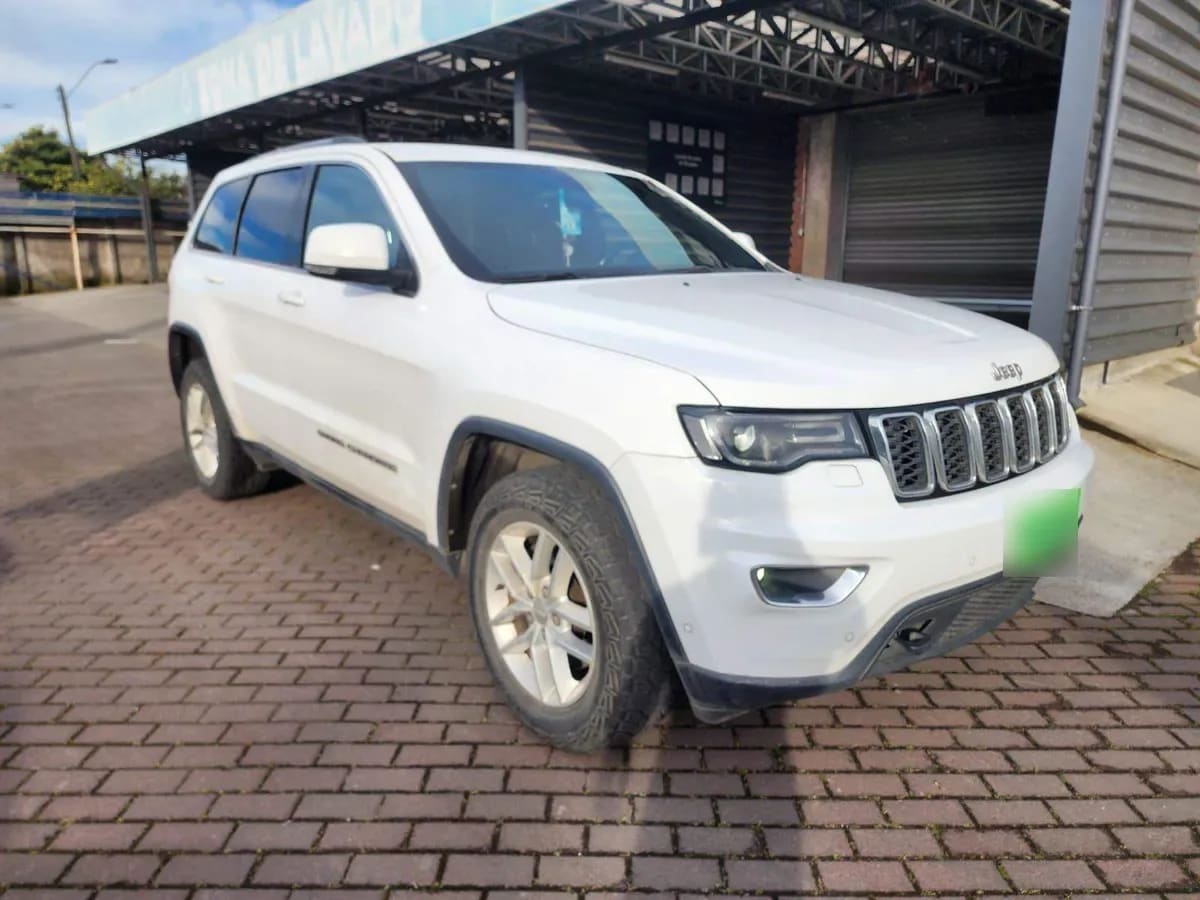 Jeep Grand Cherokee 3.6 Laredo 4x4 At 5p año 2018 Jeep Grand Cherokee 3.6 Laredo 4x4 At 5p año 2018